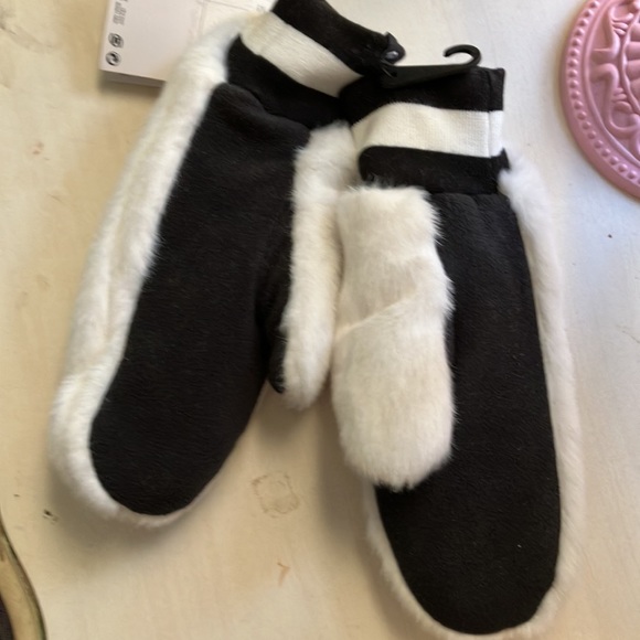 White nike fur mittens - Picture 3 of 3